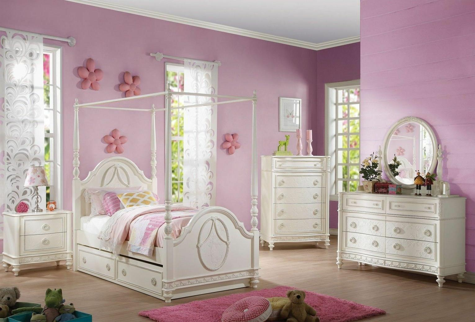 Acme Furniture Dorothy Twin 4 Piece Canopy Bedroom intended for Maximizing Space and Efficiency with Your ACME Dorothy Chest