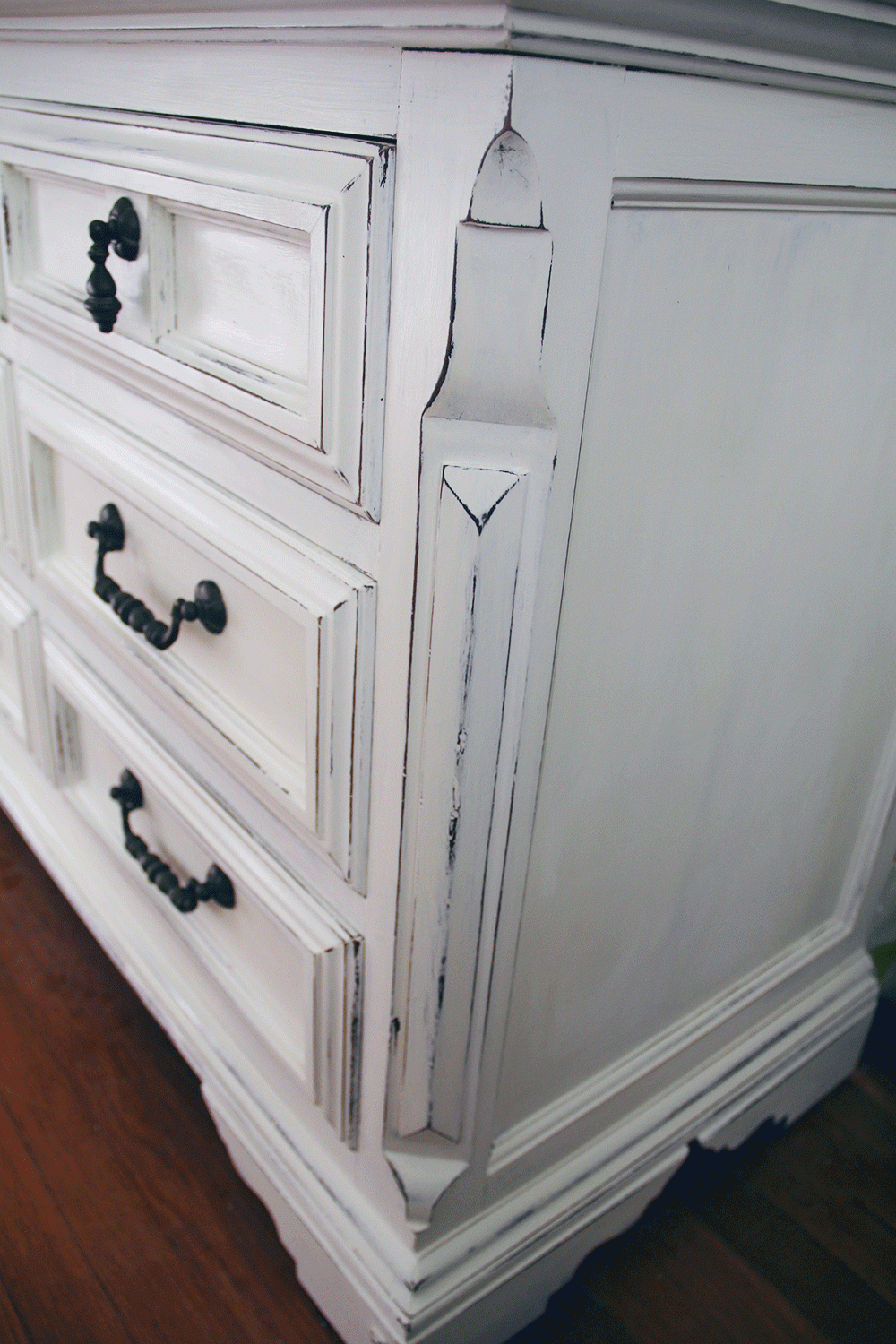 Using Classic Colors On Timeless Pieces: Annie Sloan's Old White — A ... for