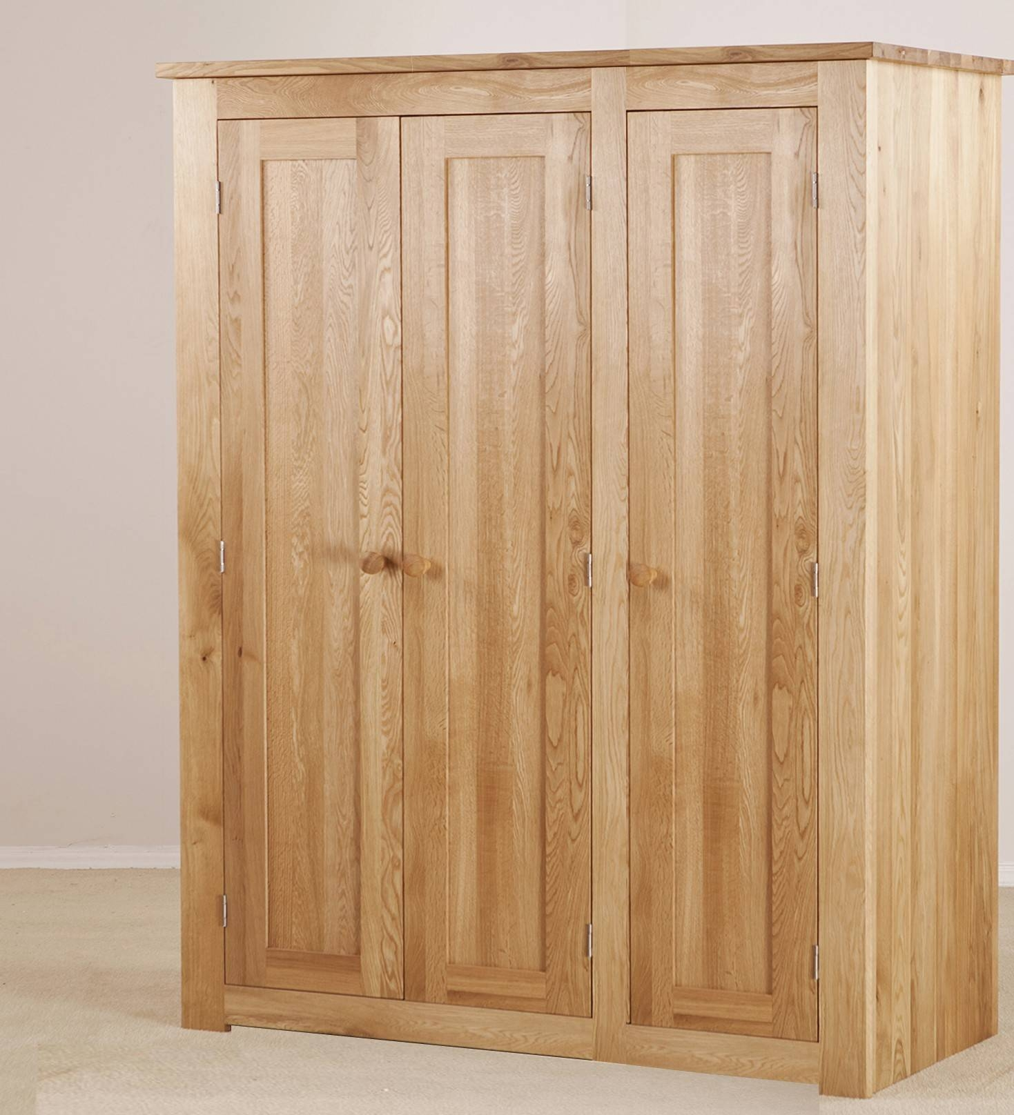 Durability and Style Oak Solid Wood Wardrobes for Growing Families