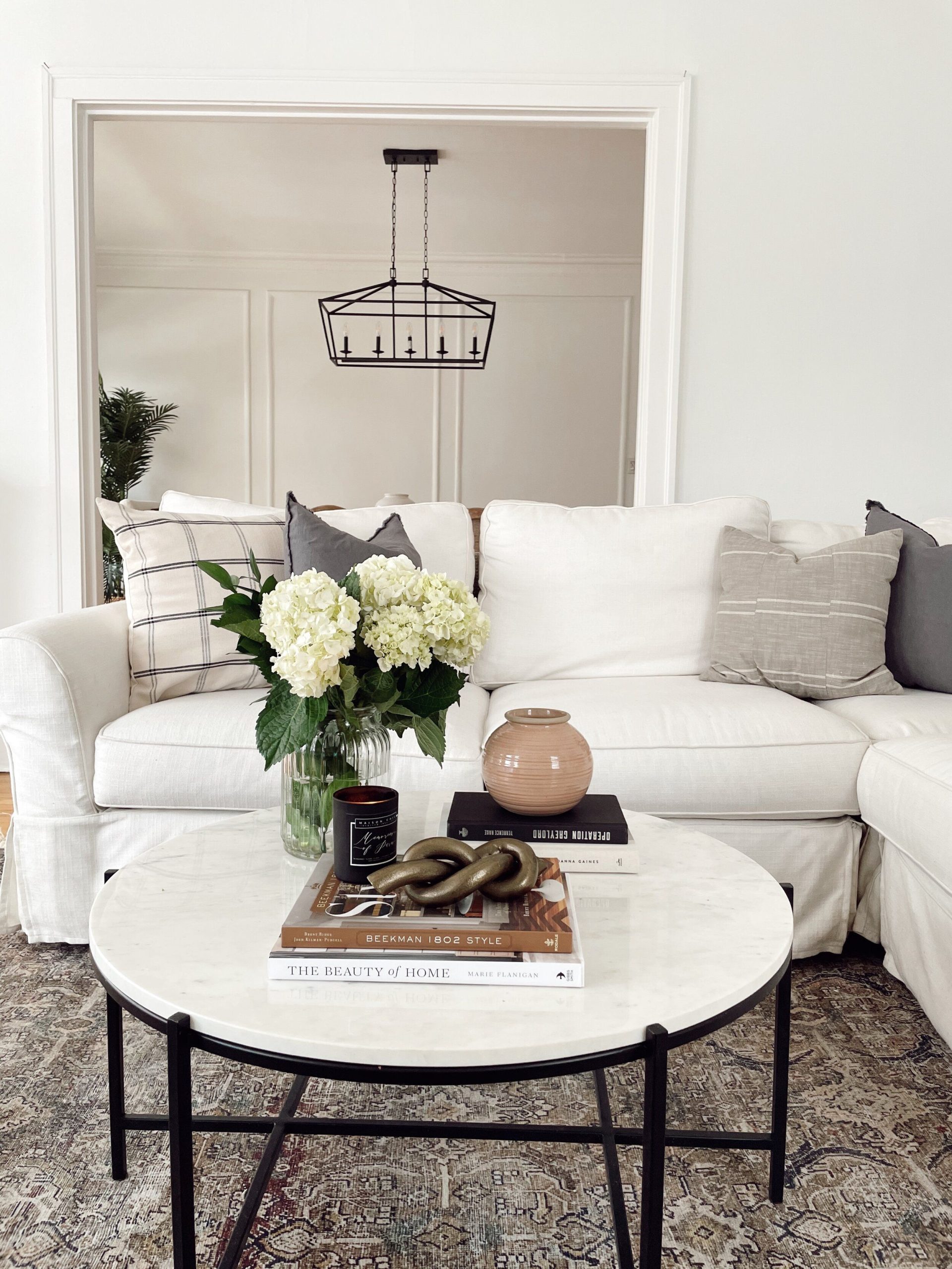 Tips For Styling A Round Coffee Table – Artofit with