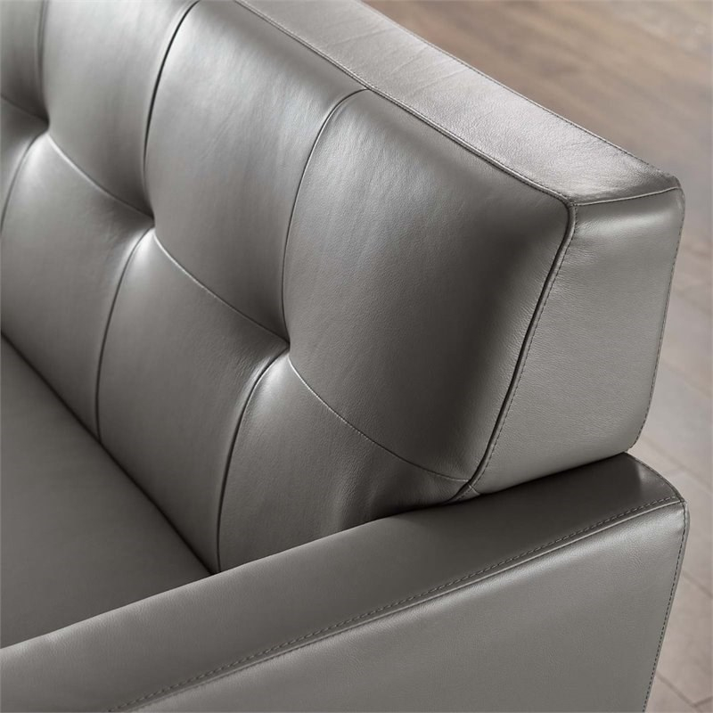 Comparing top-grain leather qualities in contemporary lounge furniture