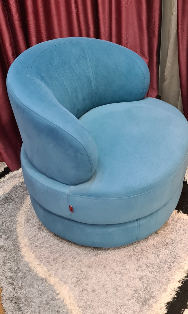 Understanding the Artisan Craftsmanship Behind Lorenzo Velvet Sofas