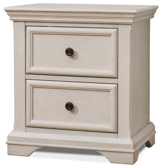 How traditional furniture elements create lasting bedroom elegance