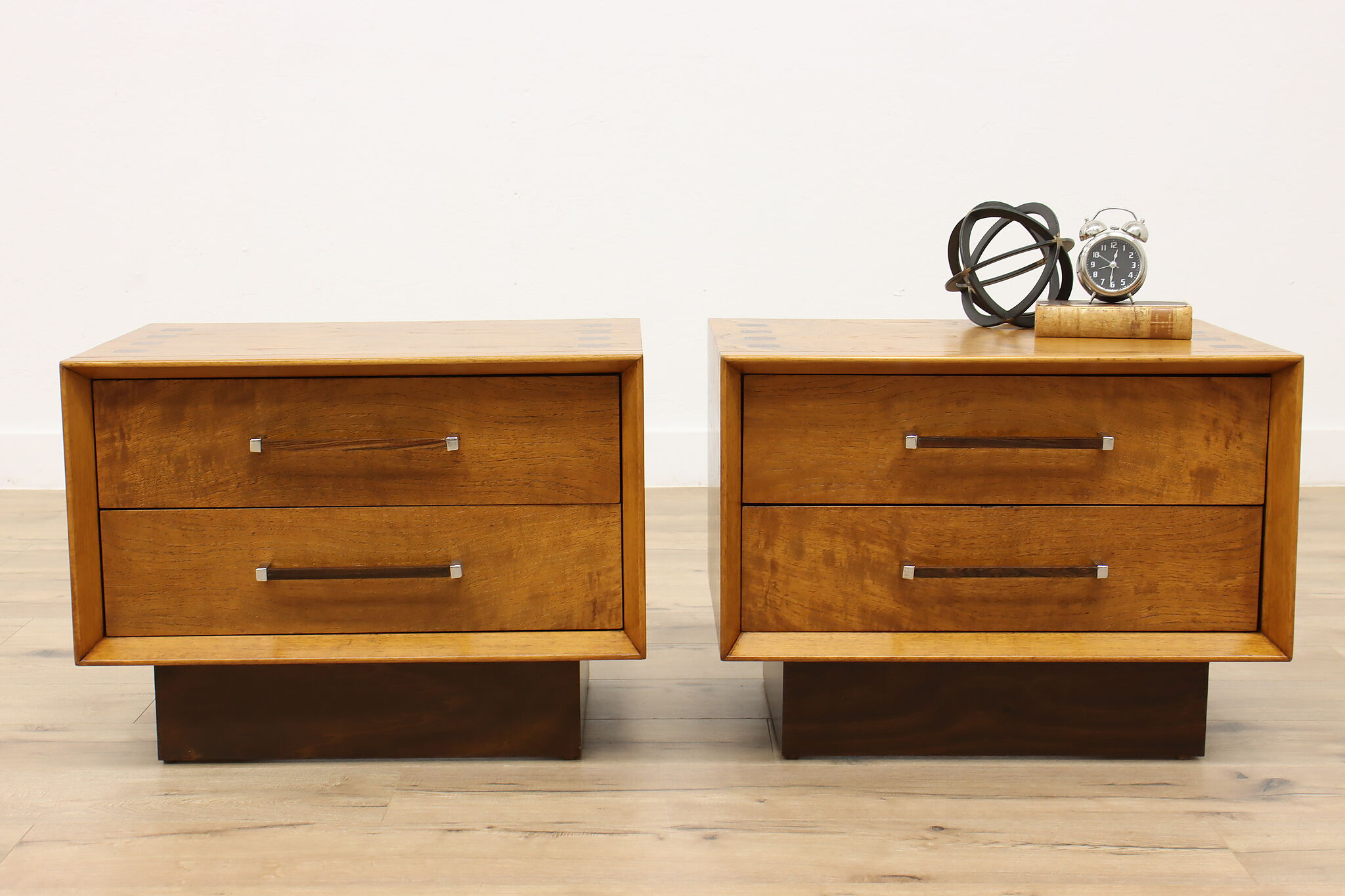 Modern Wooden Nightstand for Classic Midcentury Modern 3-Drawer Solid Wood Nightstand, Walnut