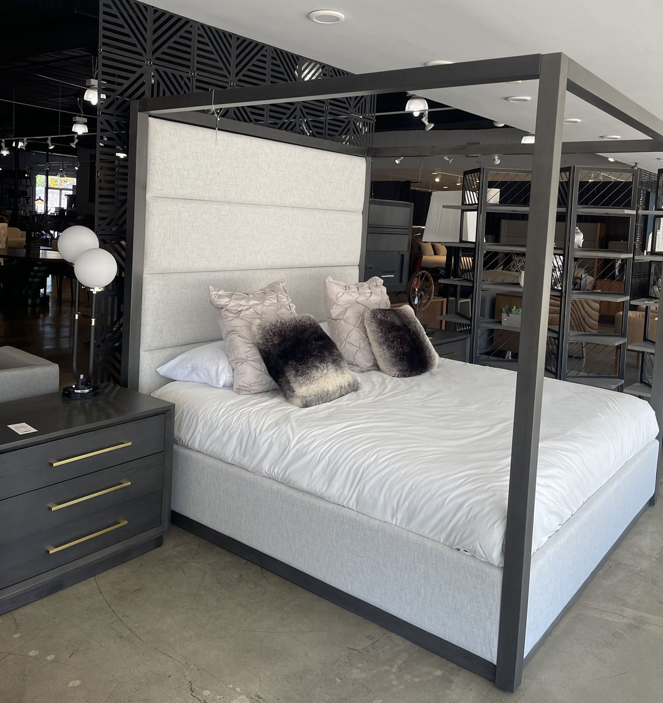 Modrest Manhattan- Contemporary Platform With Canopy Ek Grey Bed throughout Modrest Manhattan- Contemporary Grey And Gold Nightstand