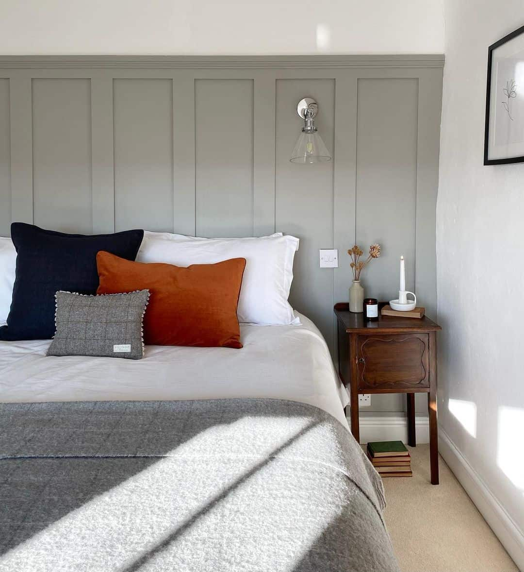 25 No Headboard Ideas For A Versatile And Modern Bedroom inside How to Choose the Perfect Bed Placement for Maximum Comfort and Style