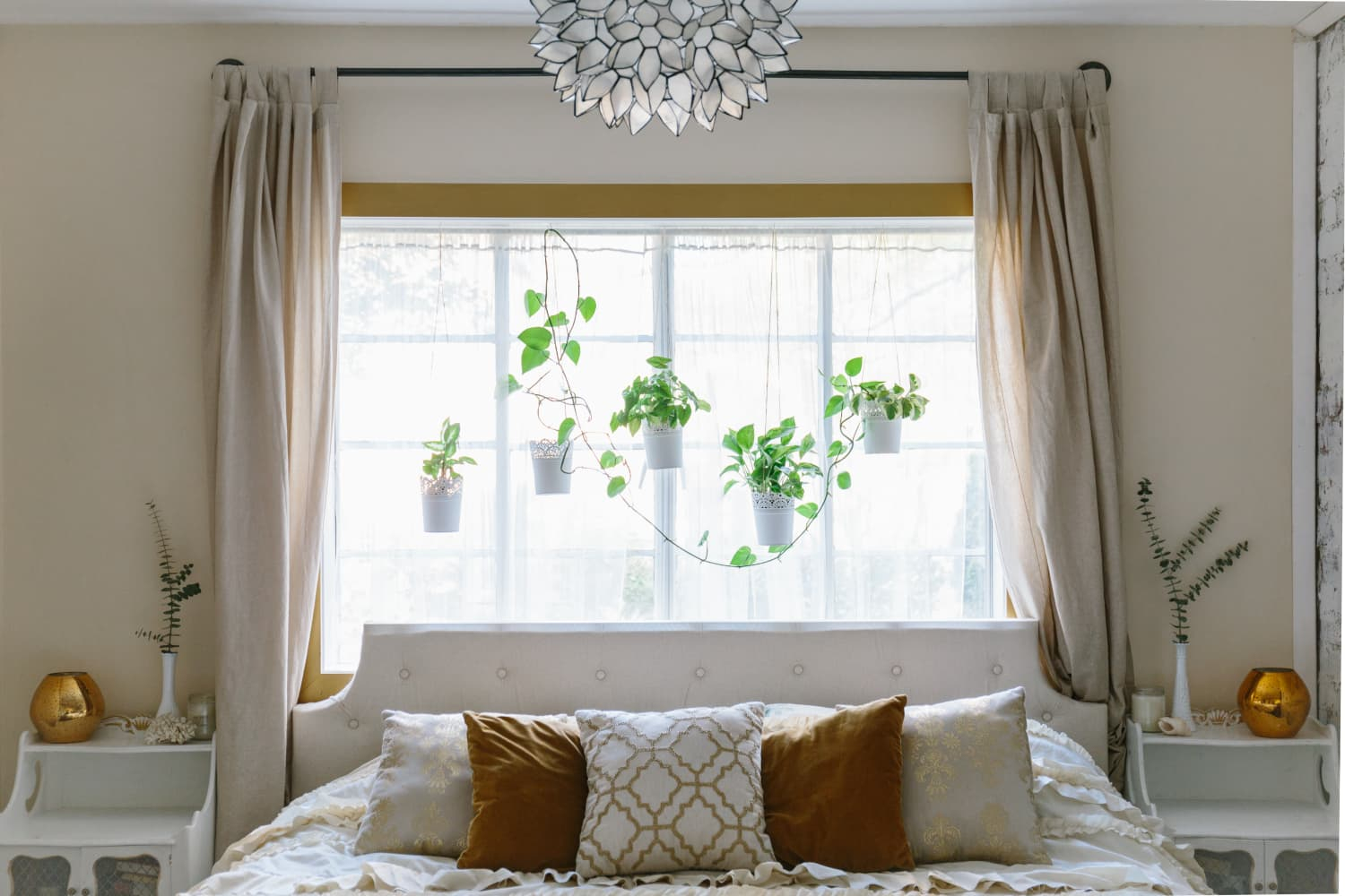 How To Put A Bed In Front Of A Window: 15 Gorgeous Examples | Apartment ... for Bed Against Window No Headboard
