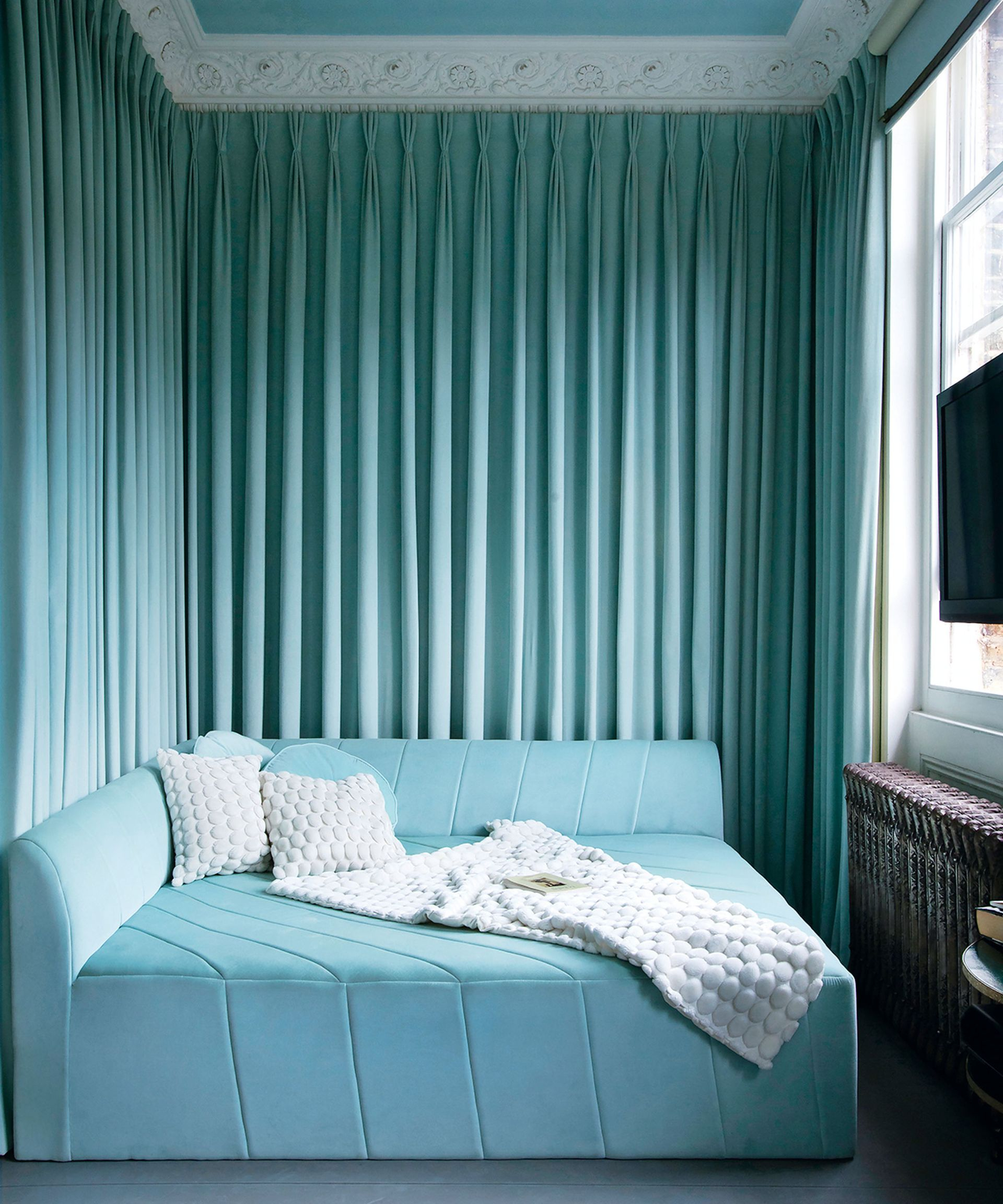 Daybed Ideas For Small Spaces: 10 Smart And Space-Saving Daybed Designs ... for Making the Most of Limited Space with Smart Small Day Bed Designs