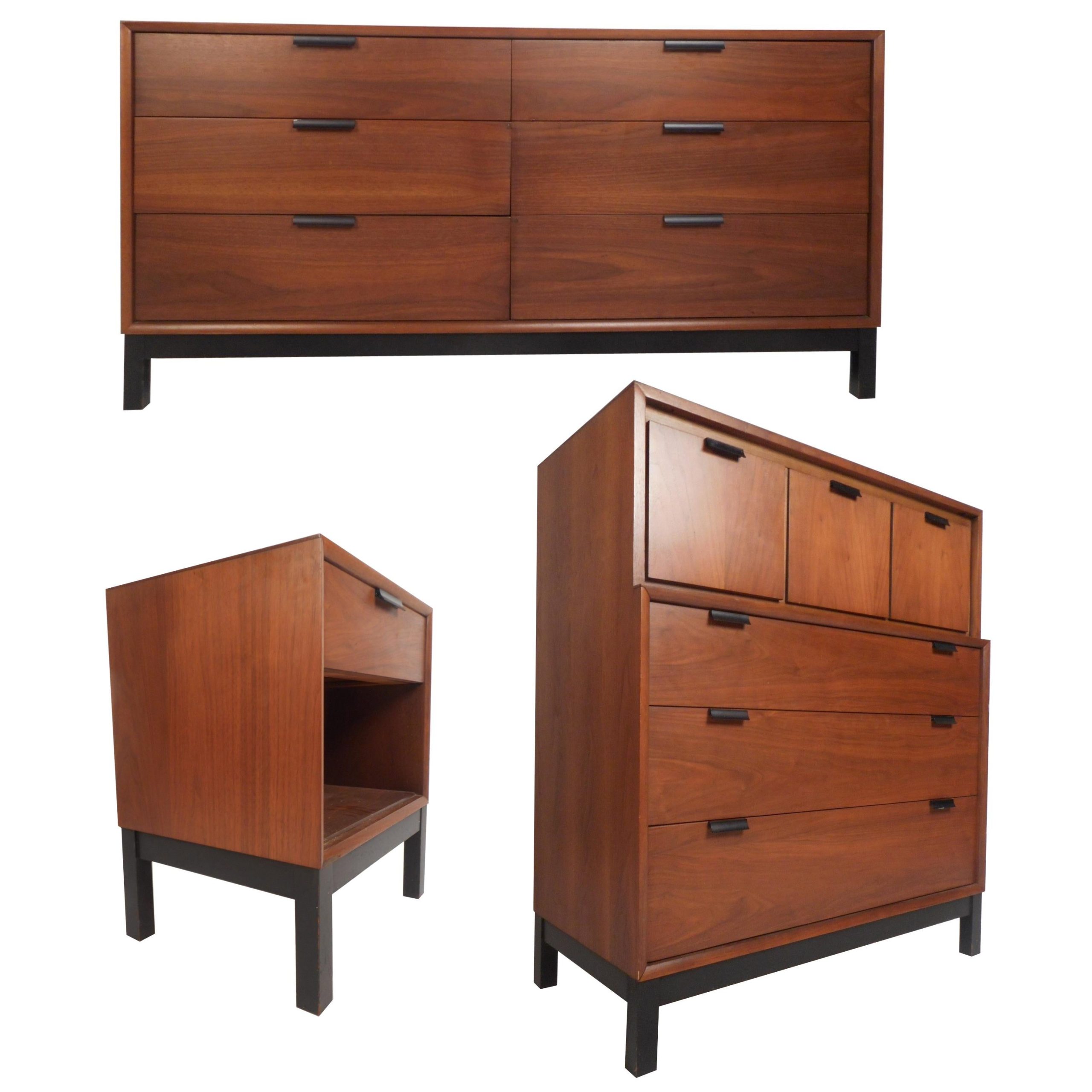 Mid-Century Modern Walnut And Oak Bedroom Set By Kroehler At 1Stdibs ... throughout How to choose the perfect mid century modern bedroom furniture set for your space