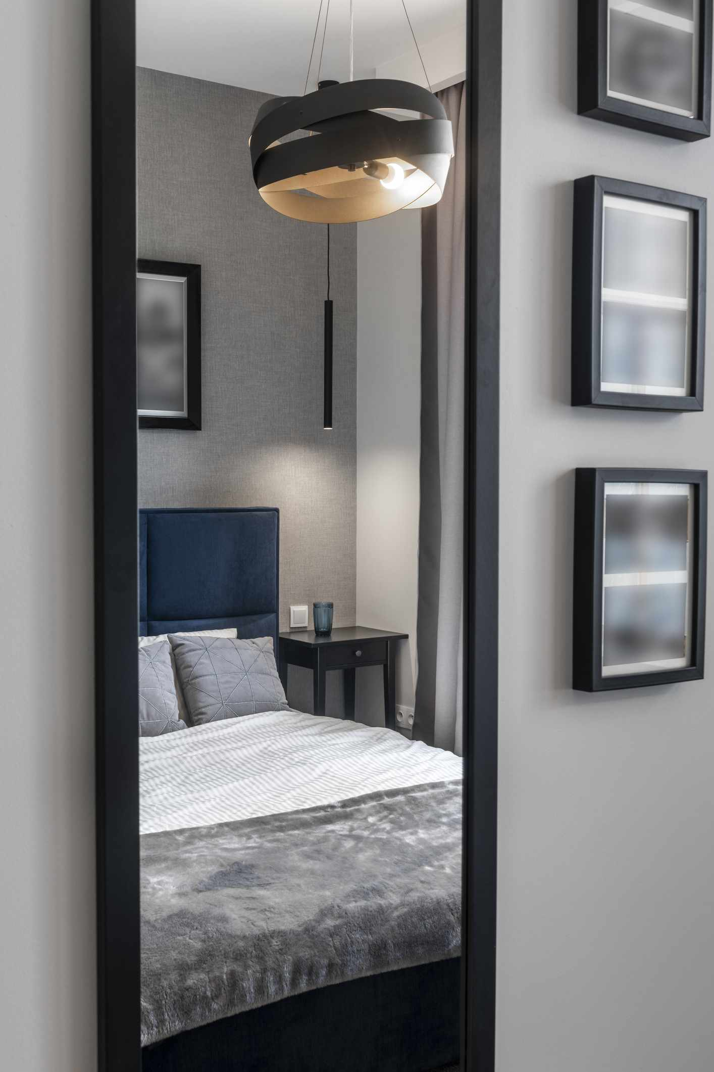 Best Place For A Mirror In The Bedroom: Feng Shui Tips - Mirrortopics with Mirror In Front Of Bed