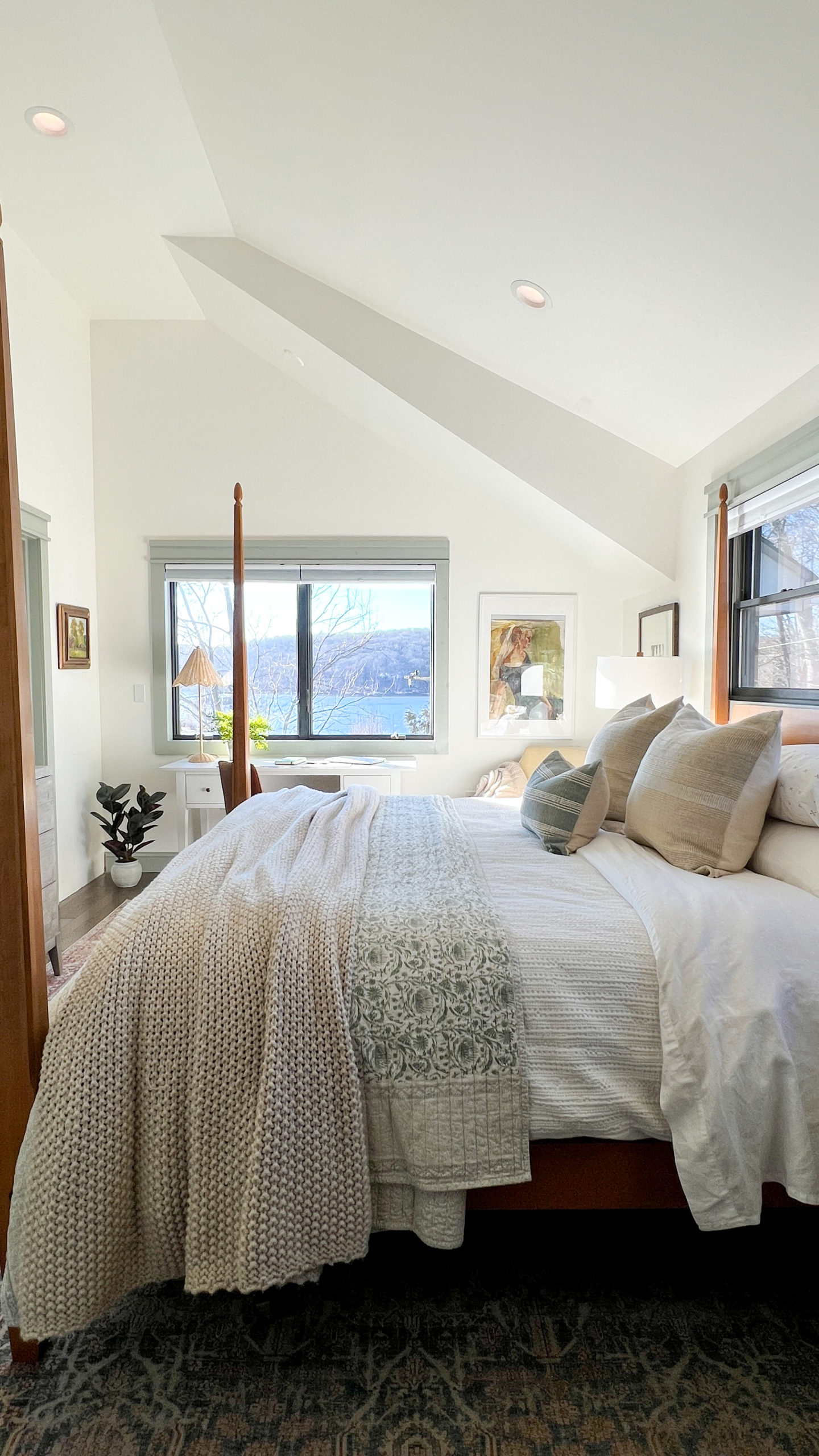 Smart Design Tips for Making Small Rooms Feel Larger with King Size Beds