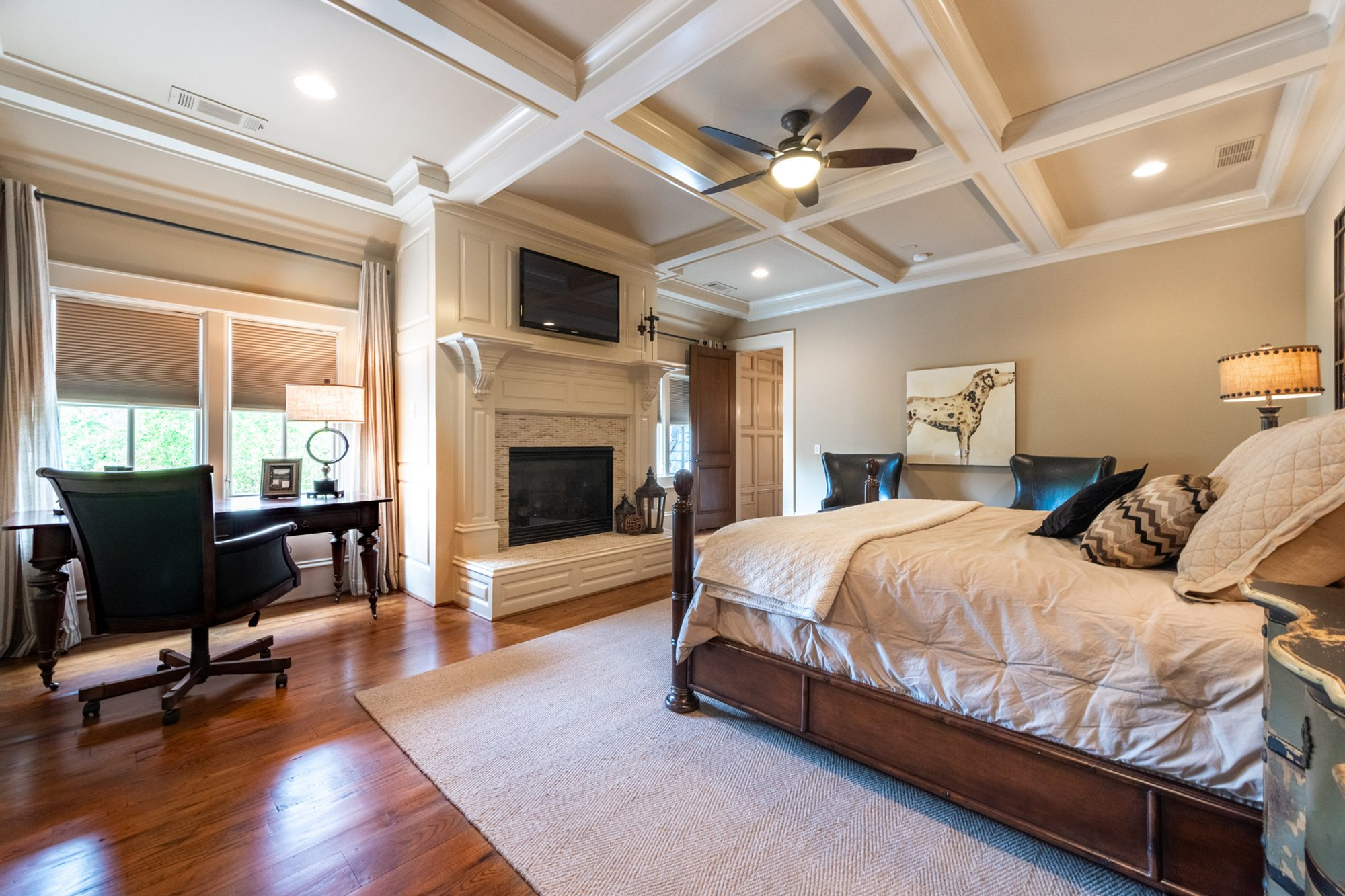 Large Master Bedroom Decorating Ideas | Homeminimalisite.com in Ideas For Large Master Bedroom