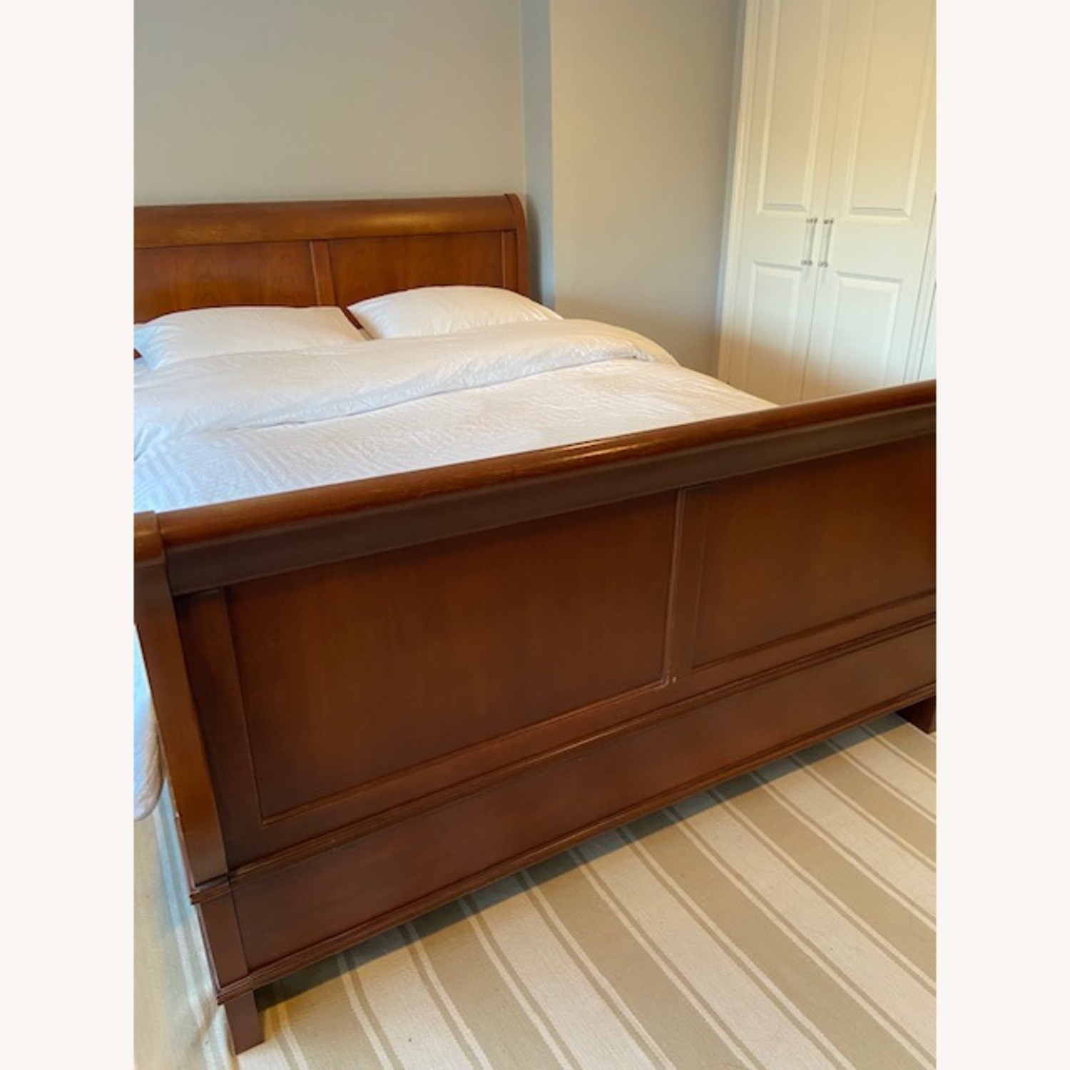 Thomasville Solid Wood Sleigh Queen Bed - Aptdeco with regard to Solid Wood Sleigh Bed Queen