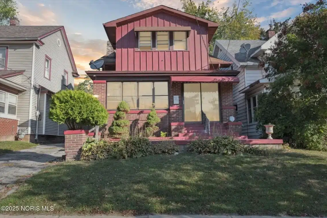 Move-In Ready C.1922 Ohio Home With Enclosed Front Porch & Expansive ... pertaining to Craftsman Style Houses For Sale