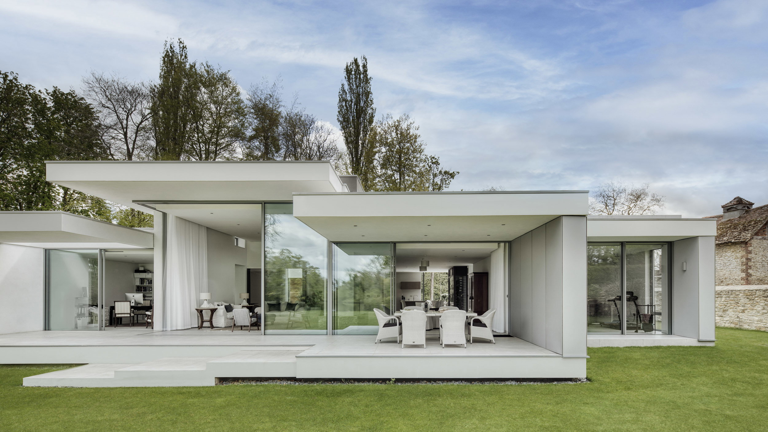 Modernism In Architecture within Rethinking Large Scale Living Through Functional One Level Architecture